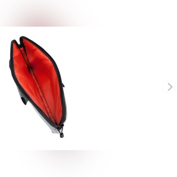 TARGUS 15.6 SLIP COMPUTER CASE PEWTER - Picture 8 of 9